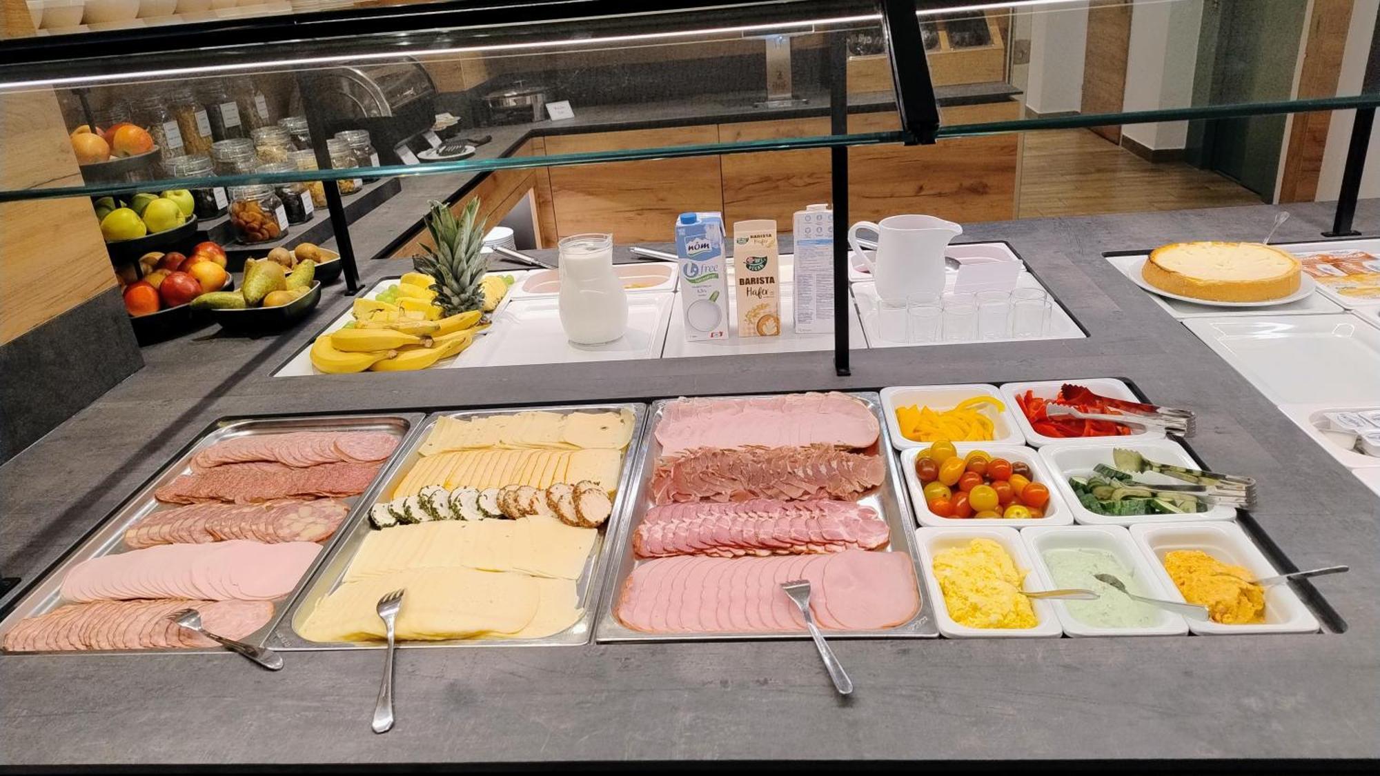 Hotel Restaurant Schwartz Neusiedl am Steinfelde Eksteriør billede