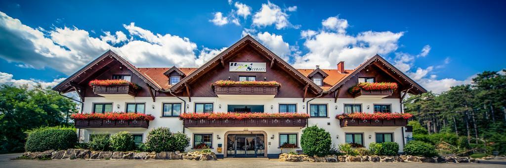 Hotel Restaurant Schwartz Neusiedl am Steinfelde Eksteriør billede