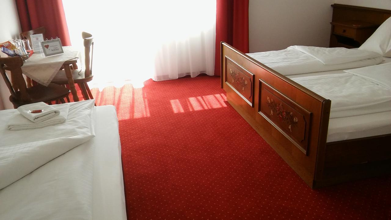 Hotel Restaurant Schwartz Neusiedl am Steinfelde Eksteriør billede