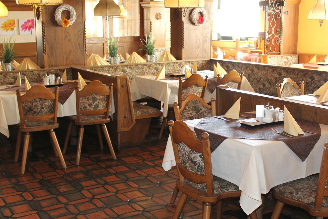 Hotel Restaurant Schwartz Neusiedl am Steinfelde Eksteriør billede